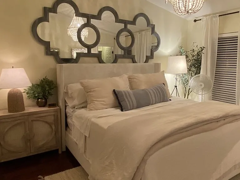 768 Hampton Cir — Photo 3
