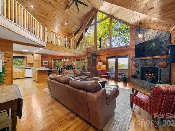 531 Nottingham Rd, Maggie Valley, NC 28751