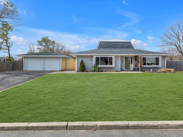2 Marie Crescent, East Patchogue, NY 11772