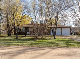 7013 Snappy Ln, Bismarck, ND 58504