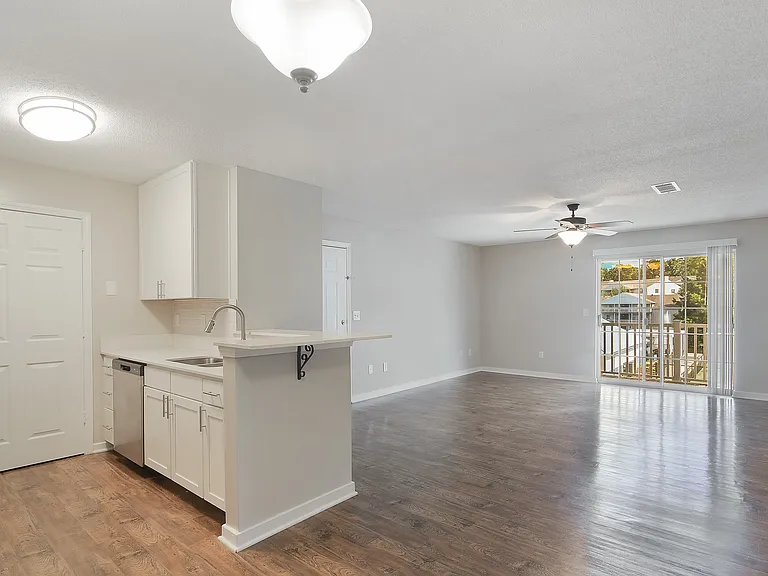 The Woodlands Apartment Homes — Photo 5