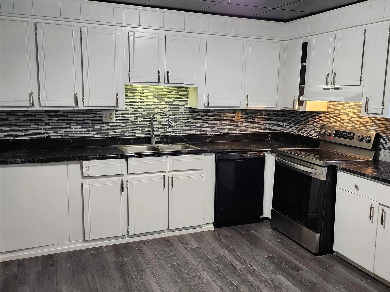2 bed, 1.5 bath, 1089 sqft, $1,150 — Photo 3