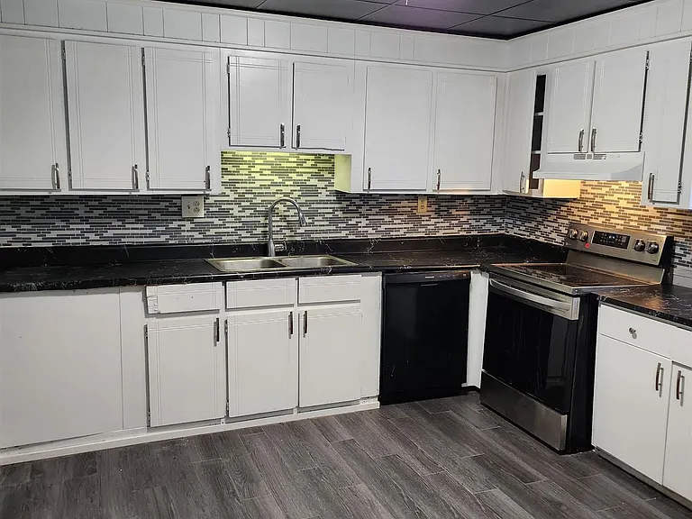 300 Carolina B11 Ave — Photo 3