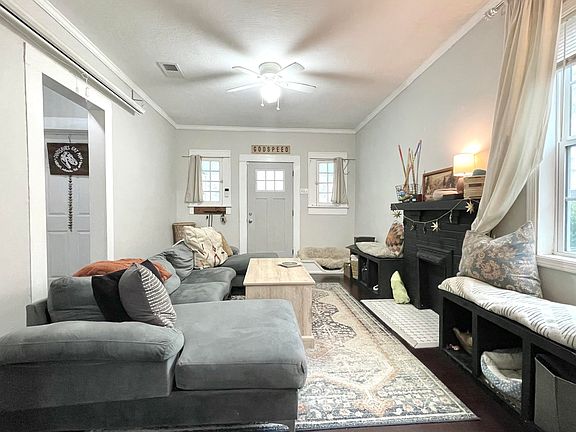 4th image of 115 Dearborne St