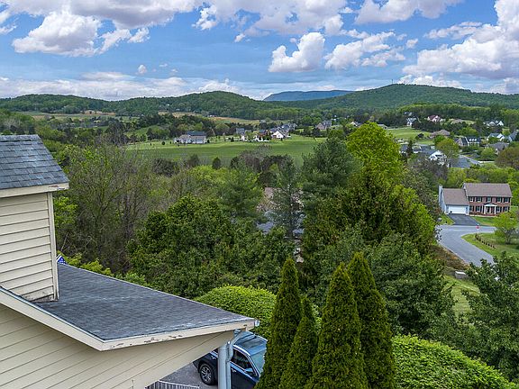 4th image of 9 Hamilton Dr