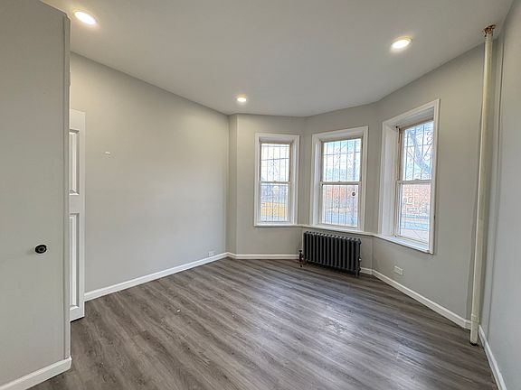 5th image of 122 Bergen Ave #1