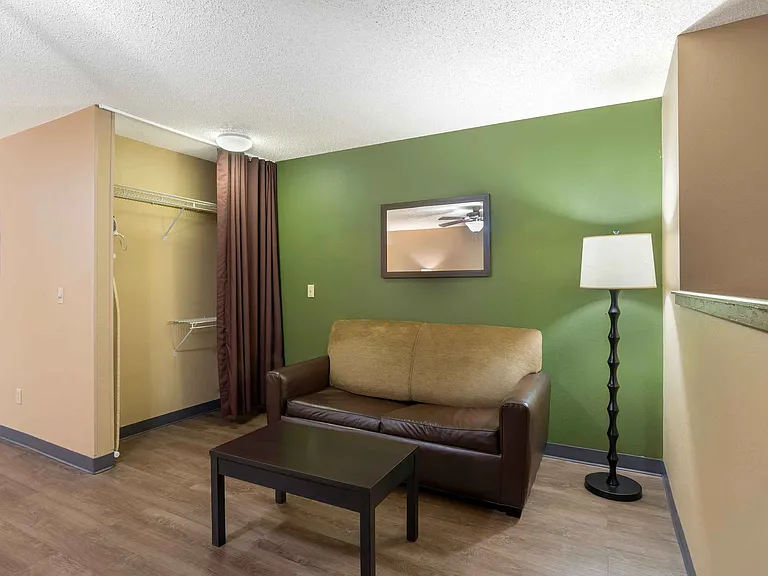 Deluxe Studio - 2 Full Beds