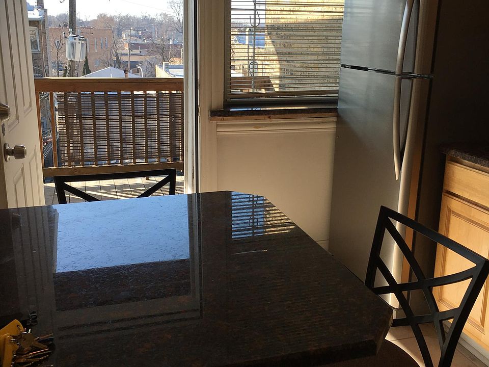 Granite dining island that opens to deck area