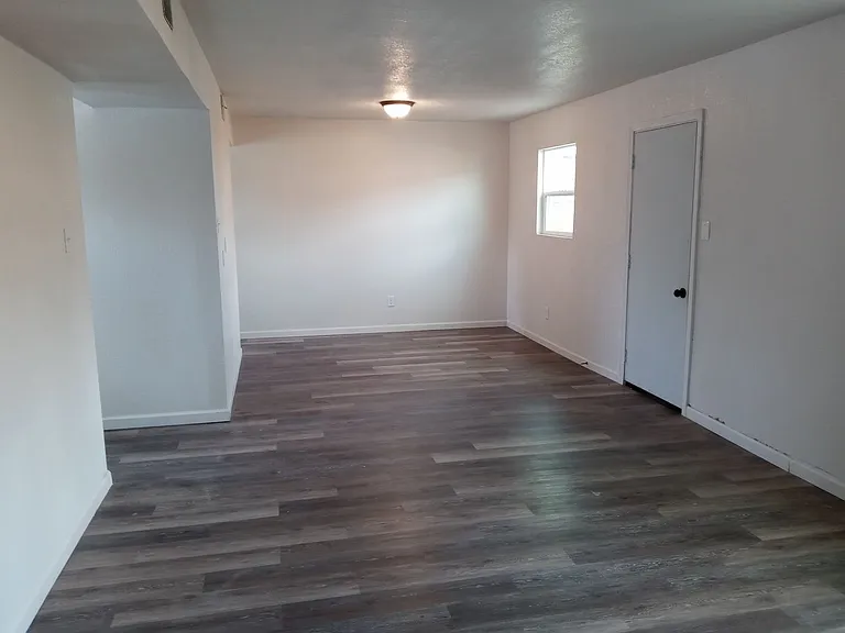 East 12th Townhomes and Apts — Photo 4