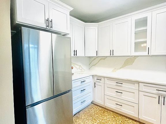 4th image of 5032 43rd St