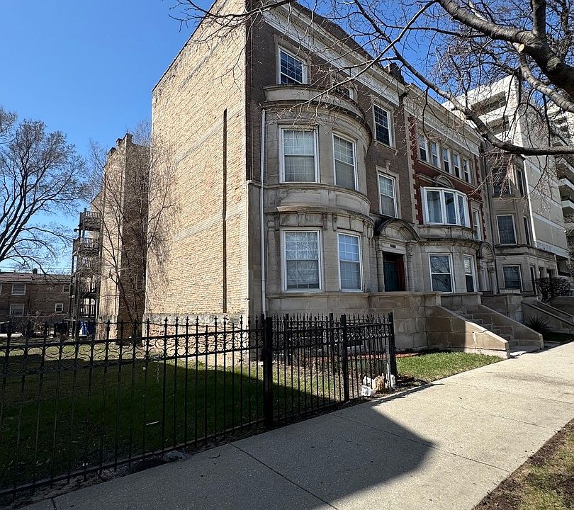 2nd image of 3816 S King Dr APT 1