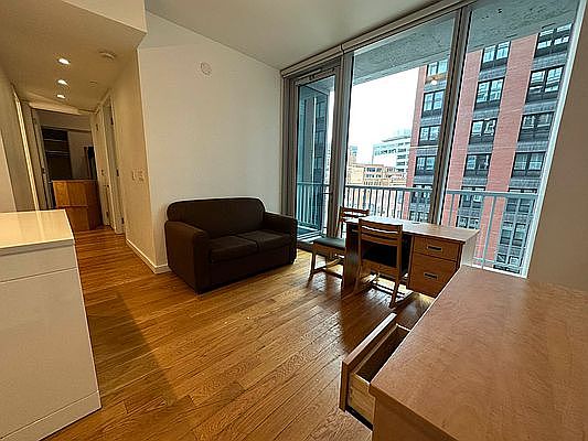 4th image of 436 Albee Sq #13C