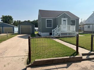 609 E 6th St, Hoisington, KS 67544
