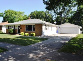 1102 Kenwood St, Green Bay, WI 54304