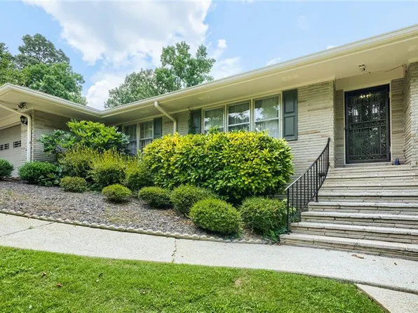 1909 Lake Lucerne Way, Lilburn, GA 30047