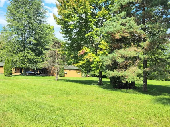 30015 Midfield Dr, New Haven, MI 48048