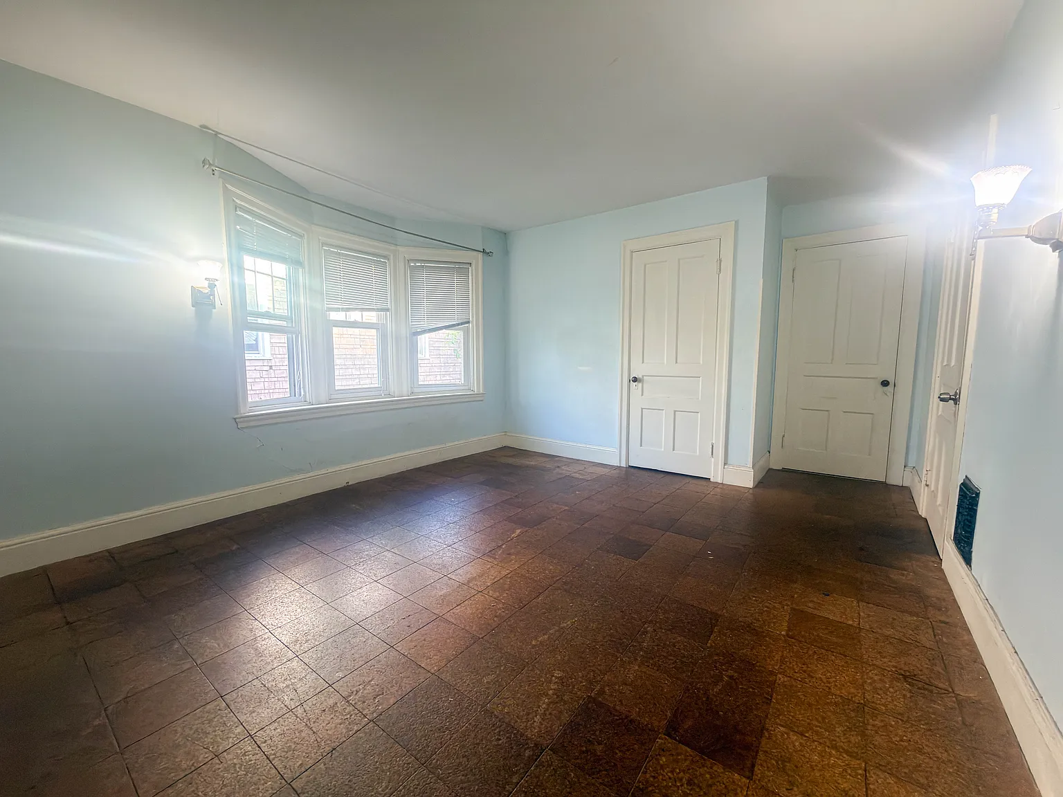 6 bed, 2158 sqft, $850 — Photo 3