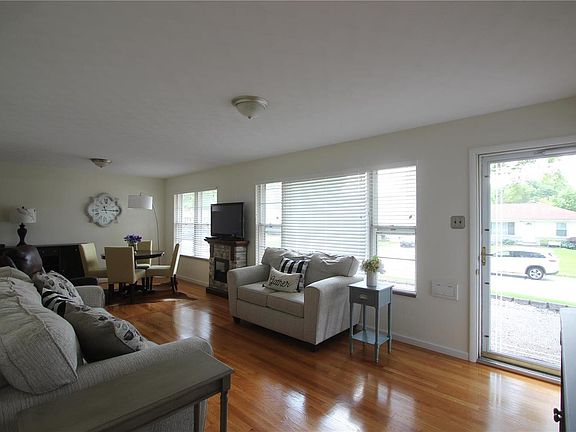 3rd image of 2665 Jonathan Dr