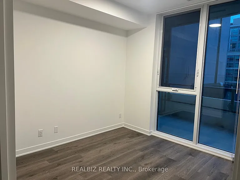 180 Front St E #1003 — Photo 3
