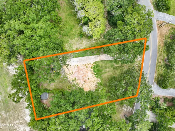 5720 Shore Dr, Ocean Springs, MS 39564