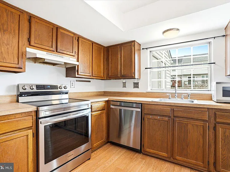5735 Sunset View Ln — Photo 10