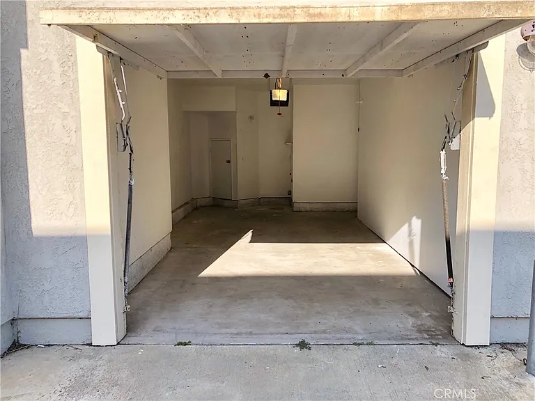 572 N Orange St — Photo 37