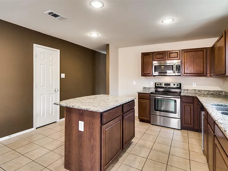 7000 Derbyshire Dr — Photo 9
