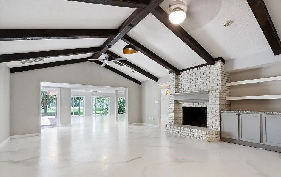 4 bed, 4.5 bath, 4329 sqft, $4,500 — Photo 2