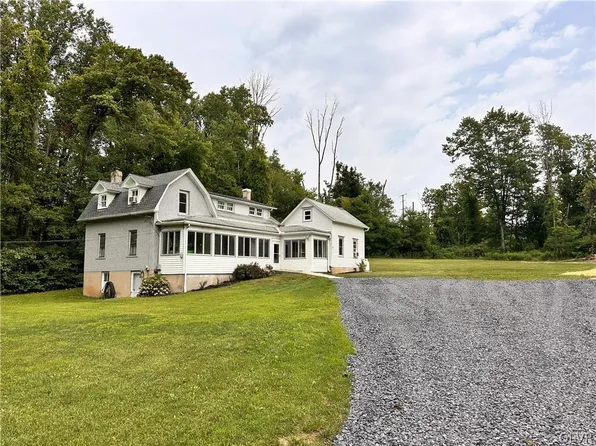 8547 Deer Rd, Slatington, PA 18080