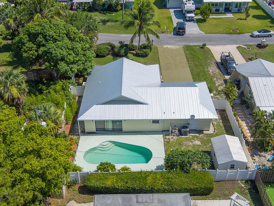 1st image of 246 SE Ila Street