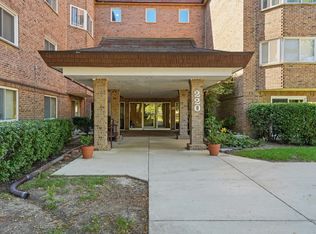 220 S Roselle Rd APT 524, Schaumburg, IL 60193