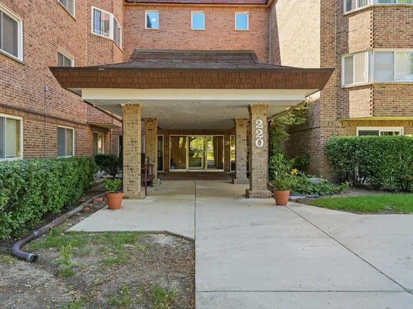 220 S Roselle Rd APT 524, Schaumburg, IL 60193