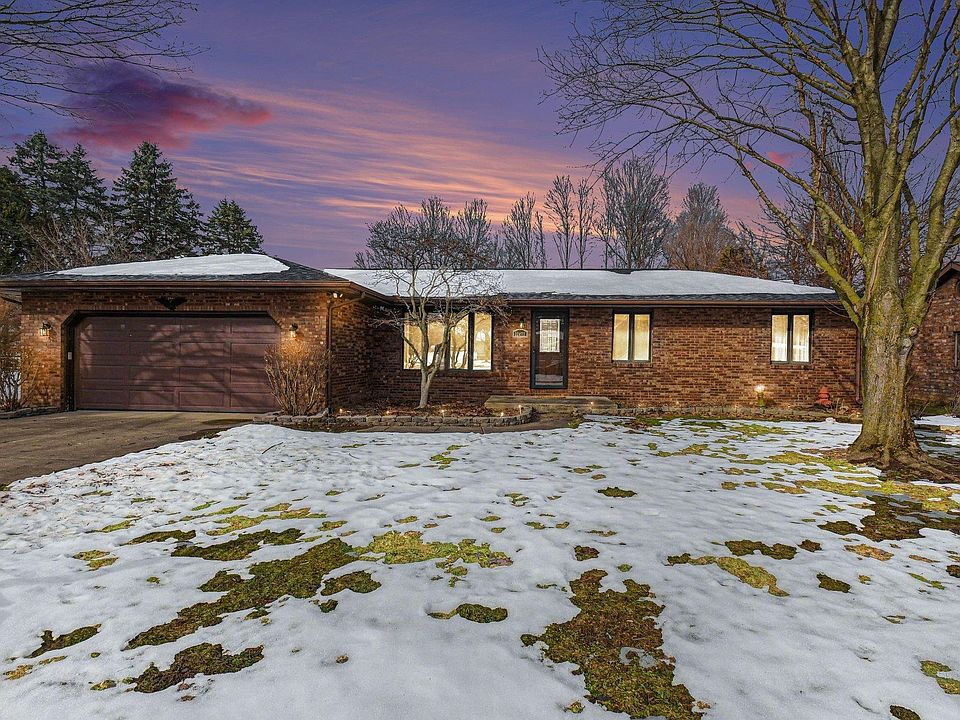 1st image of 22475 Applewood Ln