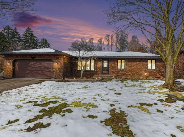 22475 Applewood Ln, South Bend, IN 46628