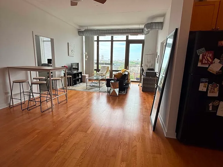 1000 N Kingsbury St #707 — Photo 2