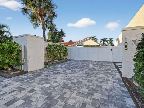 4th image of 105 W Tarpon Lane