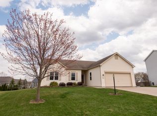 N8322 Whippoorwill Rd, Ixonia, WI 53036