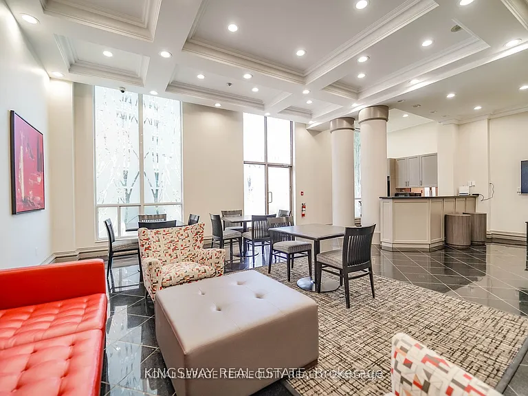 7 Lorraine Dr #812 — Photo 30