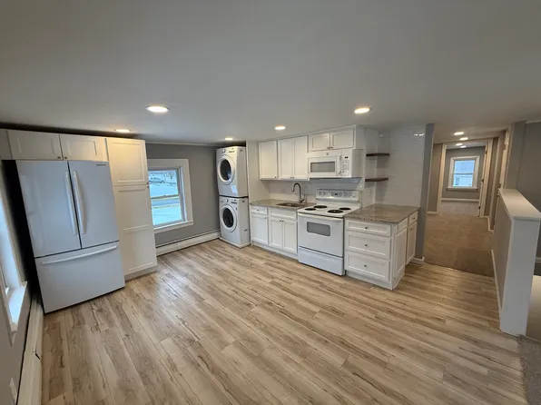 585 Thompsonville Rd #B, Suffield, CT 06078