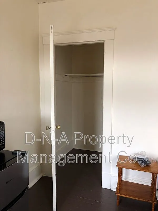 Studio, $750 — Photo 1