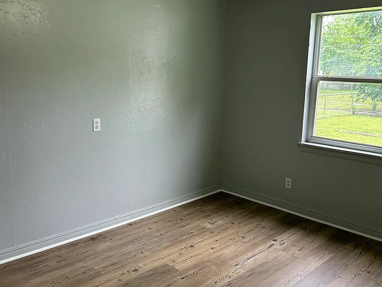 115 E Johnson St — Photo 6