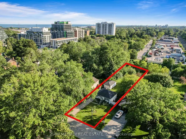 1088 Cherriebell Rd, Mississauga, ON L5E 2R3