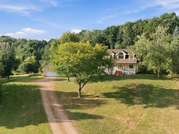 426 Rolling Hills Ln, Hudson, WI 54016