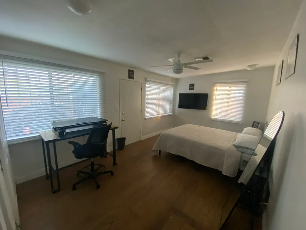 1 bed, 1350 sqft, $975 — Photo 1