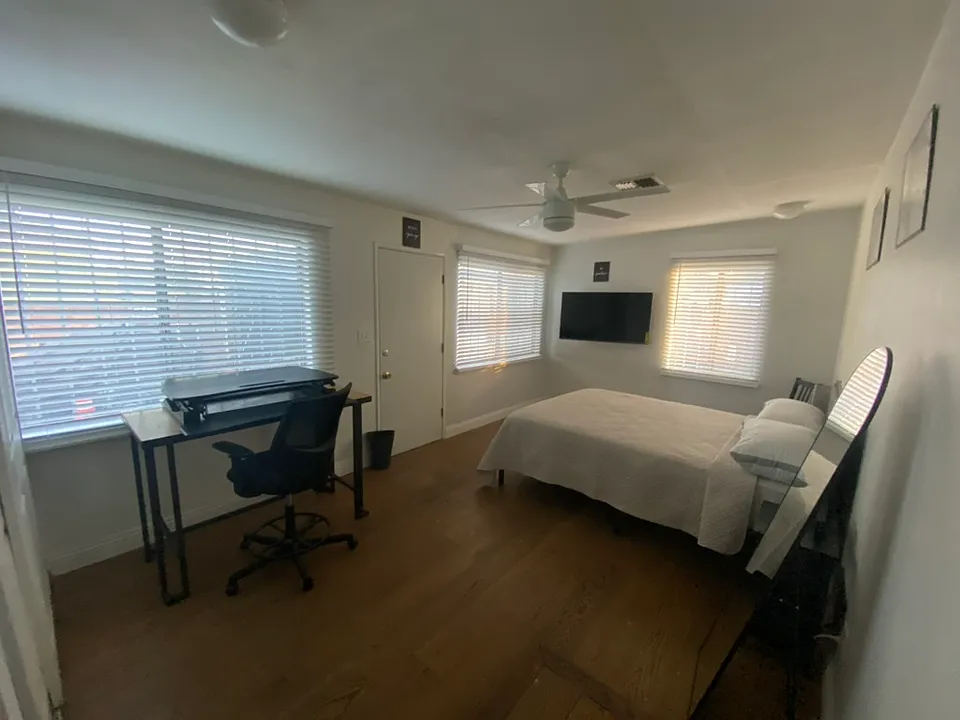 636 E 121st Pl #4