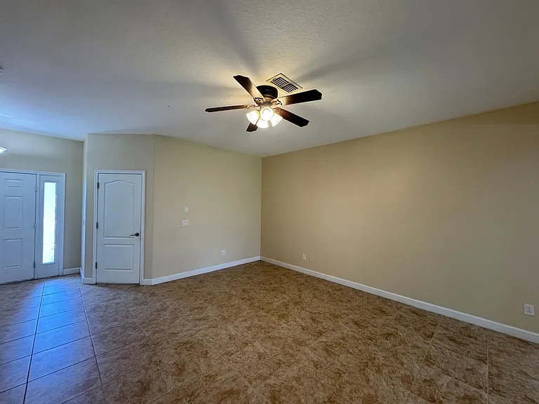 2832 Adelaide Ct — Photo 6