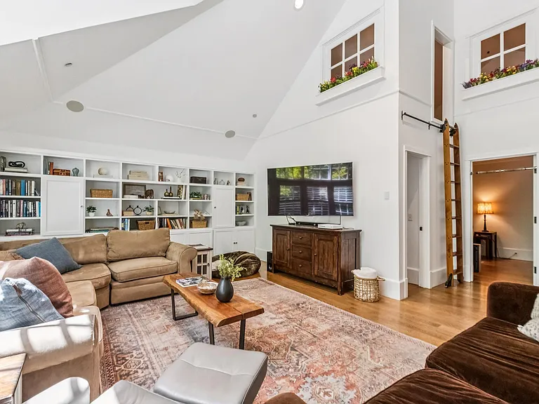 1156 Butterfield Rd — Photo 20