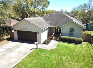 6200 East Dr, Groves, TX 77619