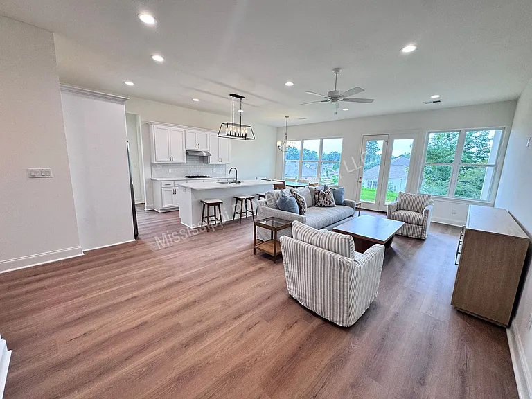 721 Primrose Dr — Photo 5