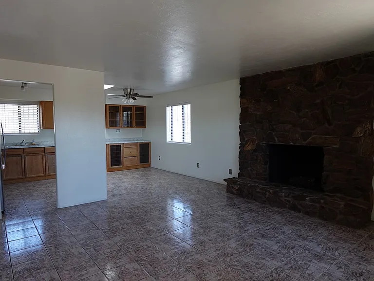 1015 N Columbia Ave — Photo 5